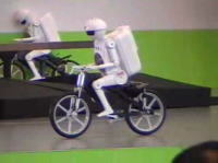 村田製作所 自転車に乗るロボット「ムラタセイセク君」