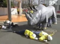 東京の動物園でサイが脱走!犠牲者続出でようやく捕獲・・・。という訓練w